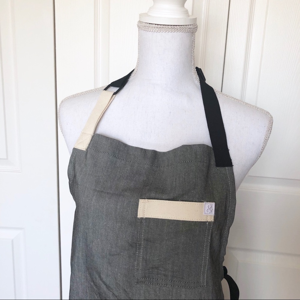 Hedley & Bennett Peppercorn Gray Classic Apron - Picture 4 of 8